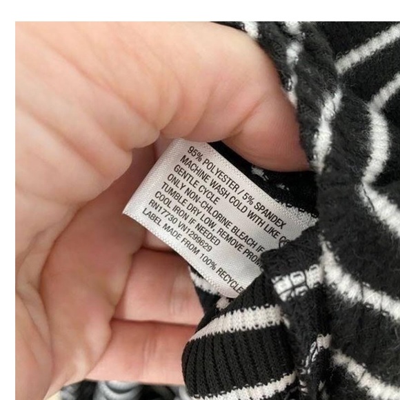 STRIPED BLACK AND WHITE SWEATER DRESS SIZE SMALL - Picture 5 of 5